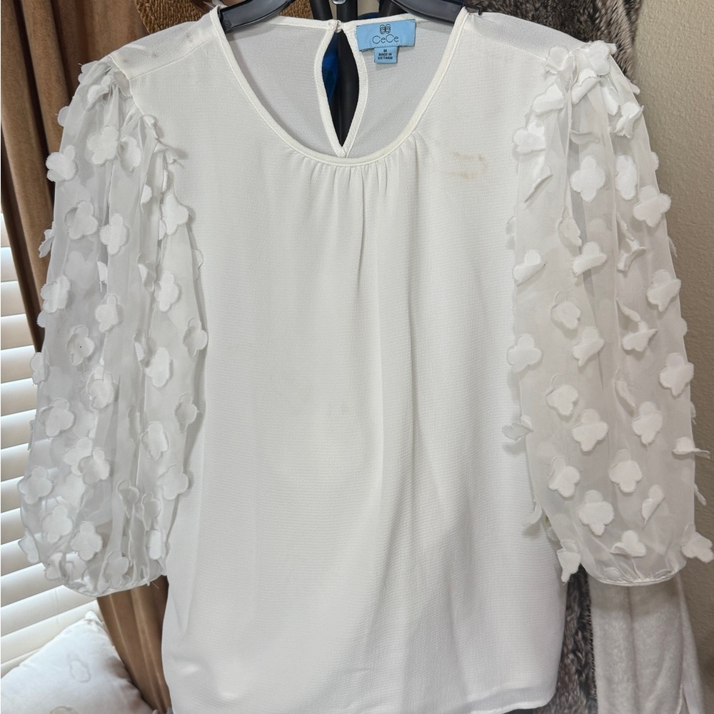 NWT CeCe White Blouse with Floral 3/4 Sleeves size M